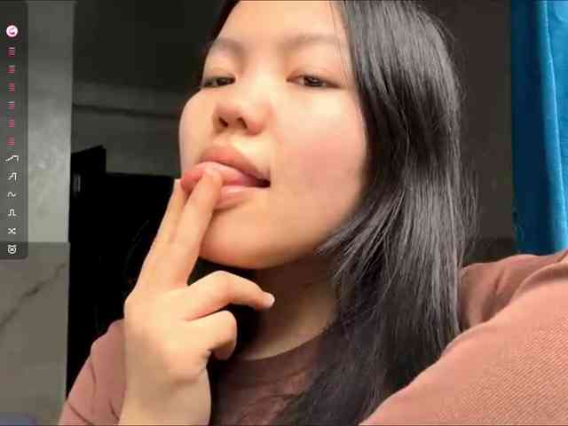 MagdalenaAlouf webcam