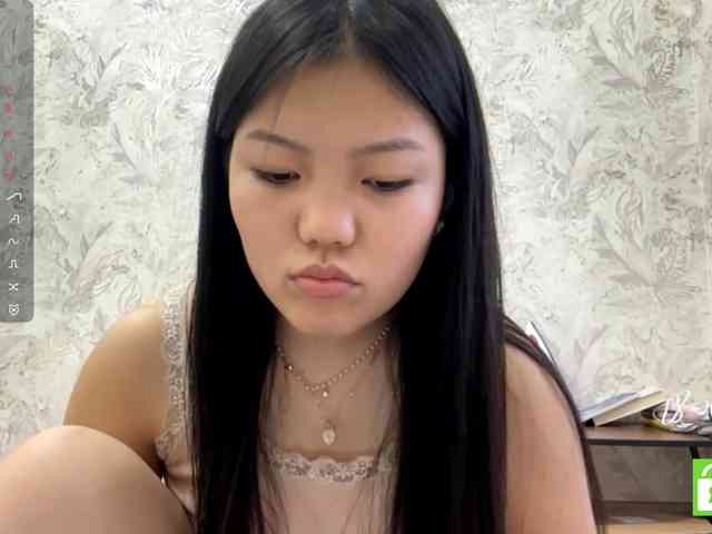 MagdalenaAlouf webcam