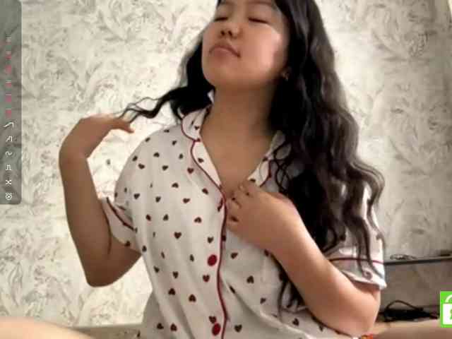 MagdalenaAlouf webcam