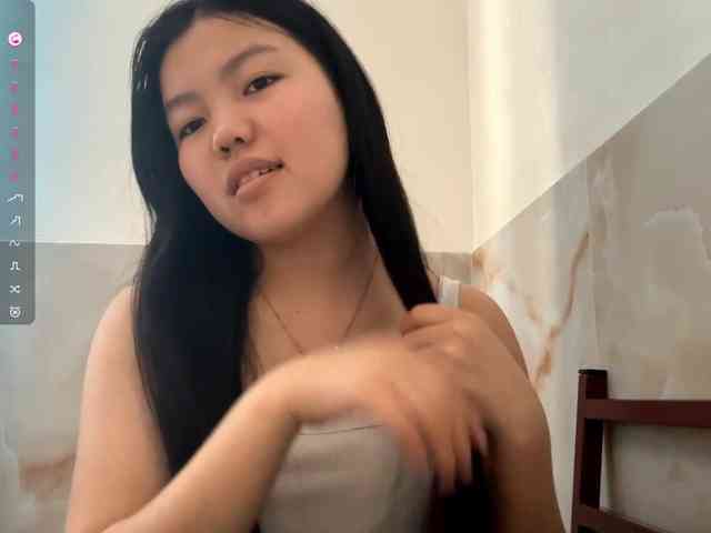 MagdalenaAlouf webcam