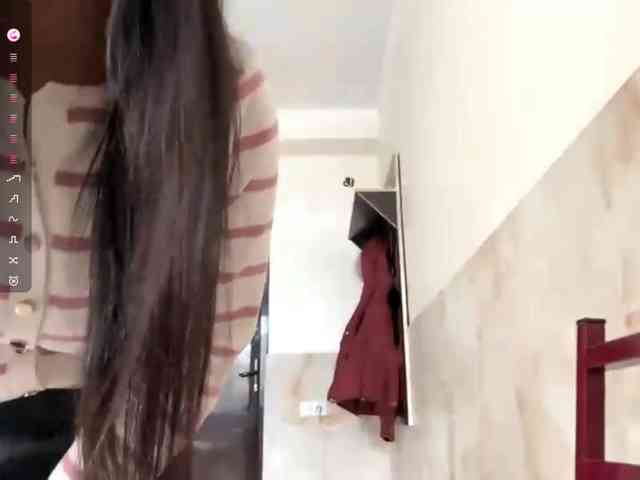 MagdalenaAlouf webcam