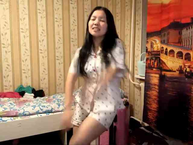 MagdalenaAlouf webcam