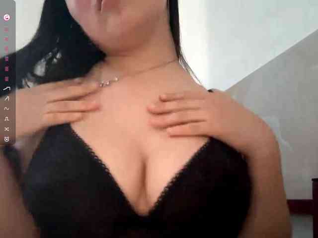 MagdalenaAlouf webcam