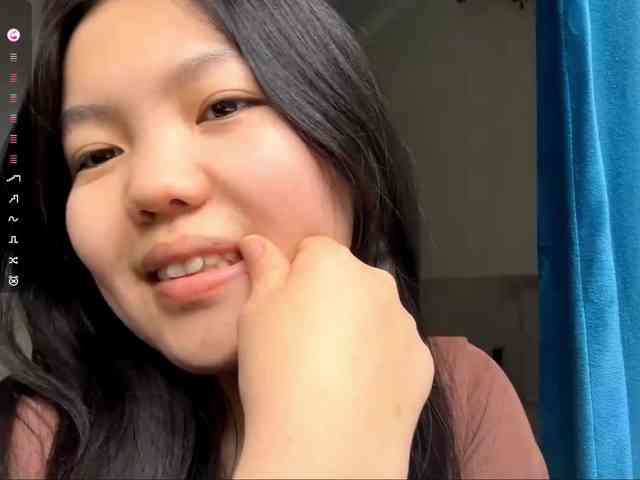 MagdalenaAlouf webcam