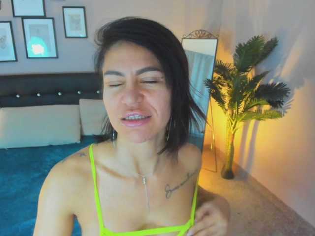 vickysquirtz's BongaCams show and profile