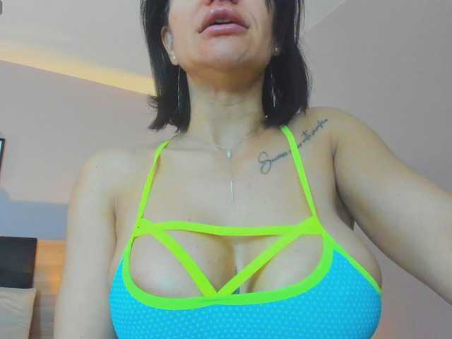 vickysquirtz's BongaCams show and profile