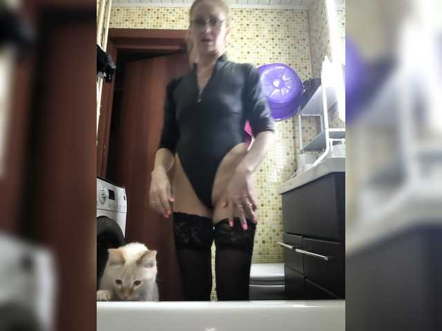 Karina-12's BongaCams show and profile