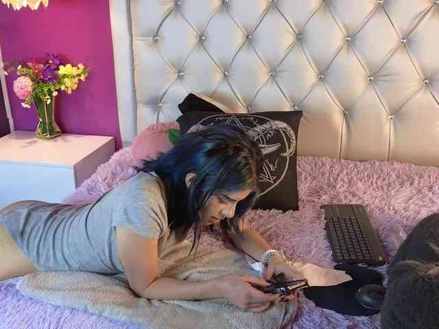 ElyCandyCurse webcam