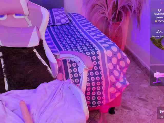 Diana-the-giant webcam