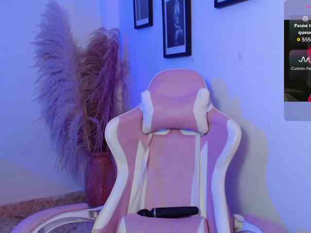 Diana-the-giant webcam