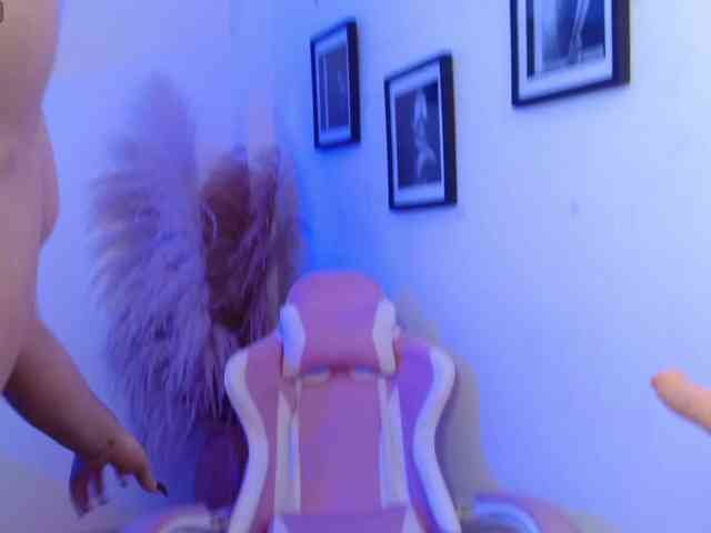 Diana-the-giant webcam