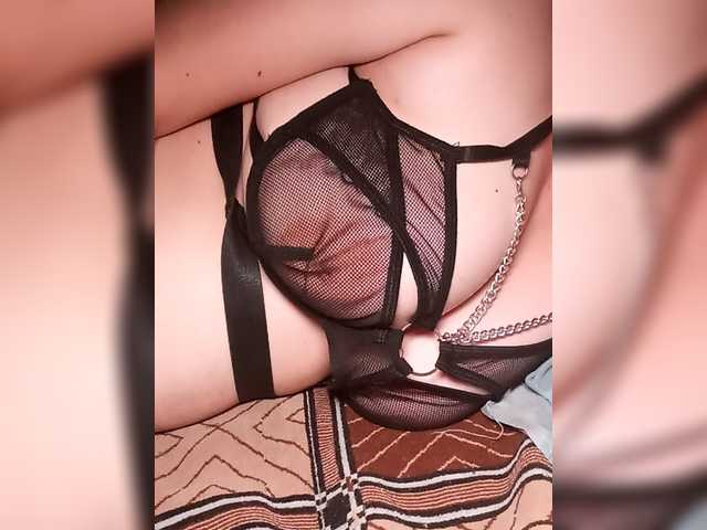 Karamelka3232's BongaCams show and profile