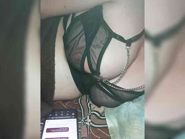 Karamelka3232 webcam