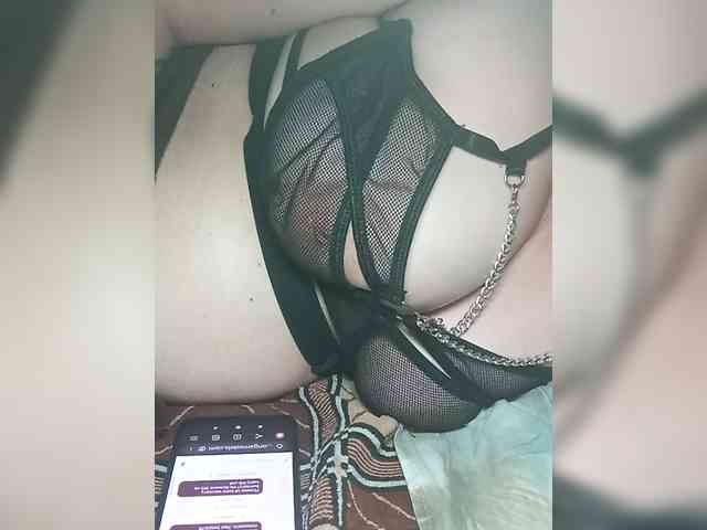 Karamelka3232 webcam