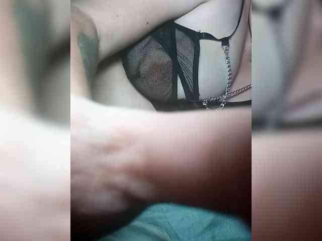 Karamelka3232 webcam