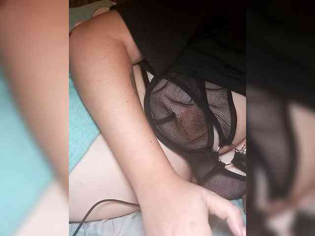 Karamelka3232 webcam