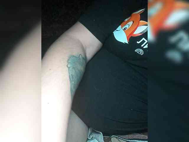 Karamelka3232 webcam