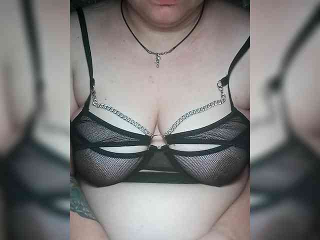 Karamelka3232 webcam