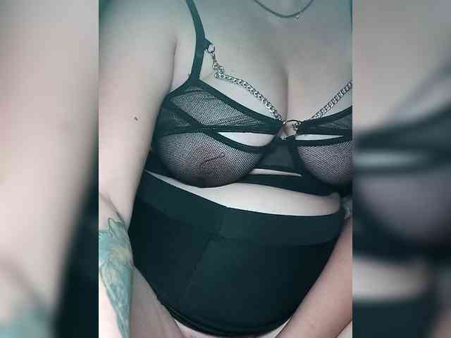 Karamelka3232 webcam