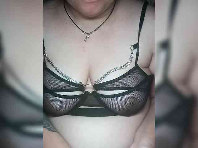 Karamelka3232 webcam