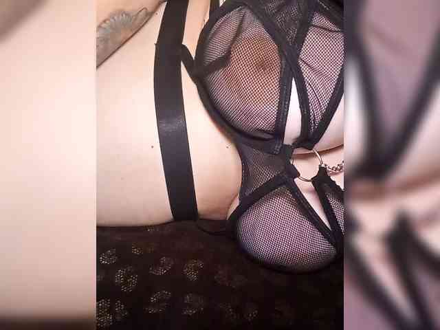 Karamelka3232 webcam