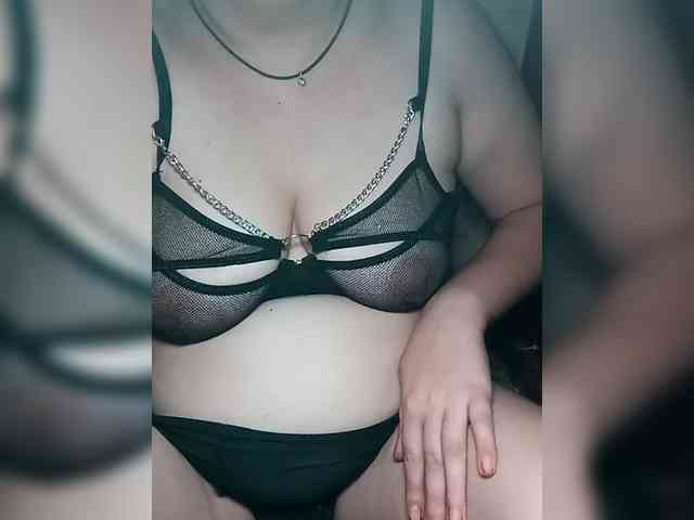 Karamelka3232 webcam