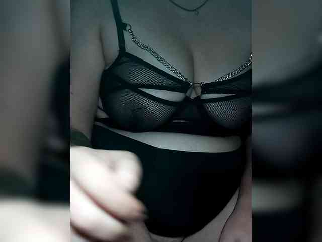 Karamelka3232 webcam