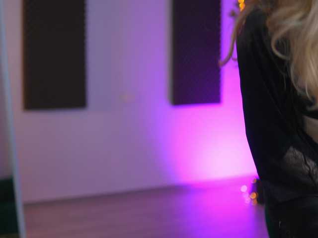 NayaQuinn's BongaCams show and profile