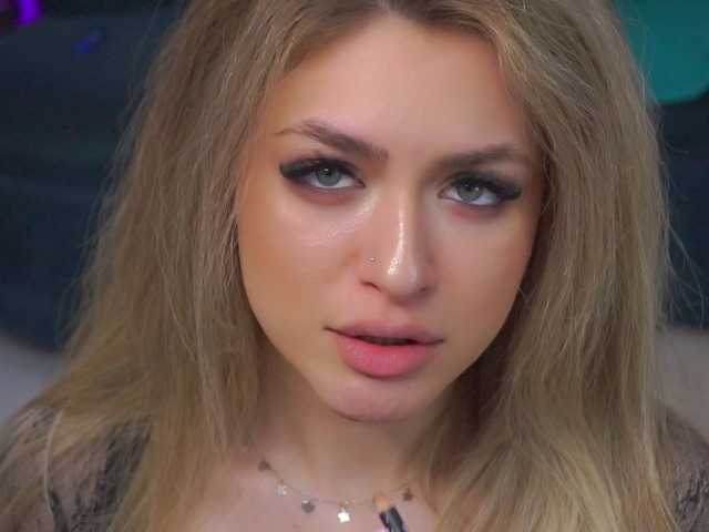 NayaQuinn's BongaCams show and profile