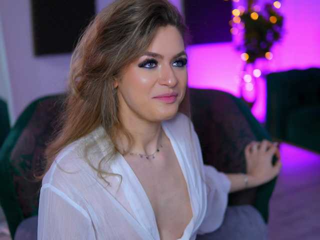 NayaQuinn's BongaCams show and profile