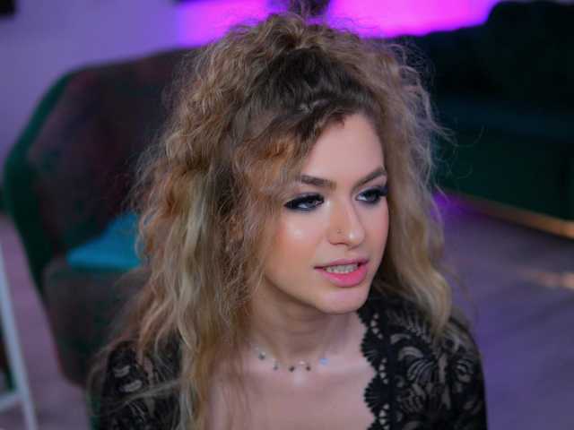 NayaQuinn's BongaCams show and profile