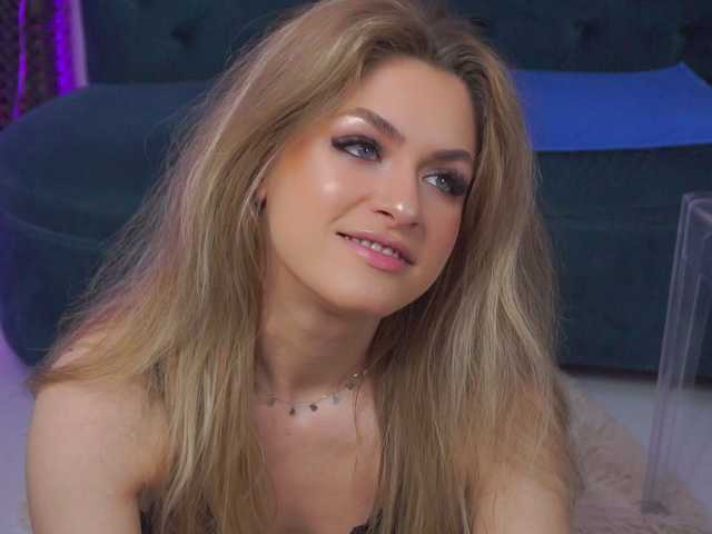 NayaQuinn's BongaCams show and profile