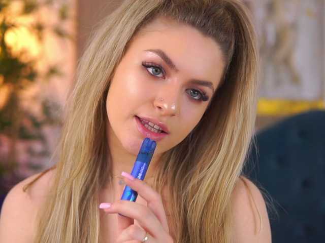 NayaQuinn's BongaCams show and profile