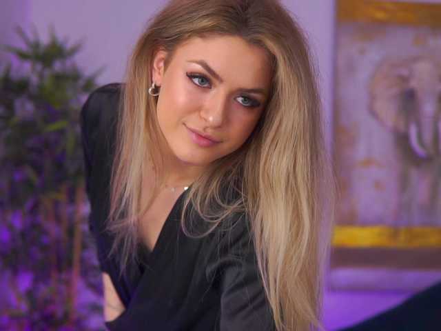 NayaQuinn's BongaCams show and profile