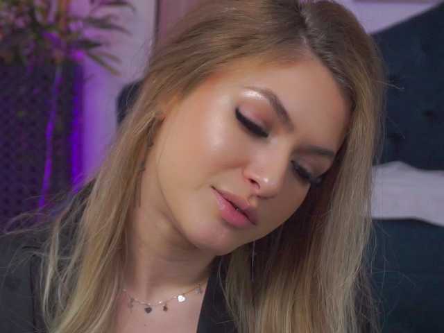 NayaQuinn video chat preview