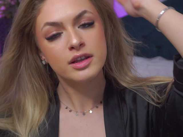 NayaQuinn's BongaCams show and profile