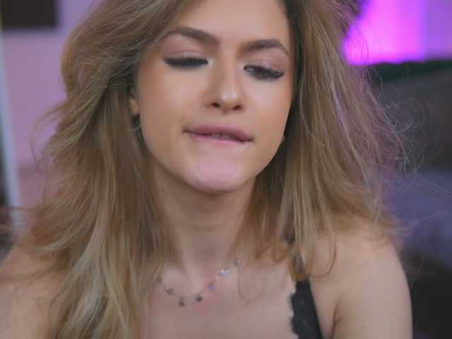 NayaQuinn's BongaCams show and profile