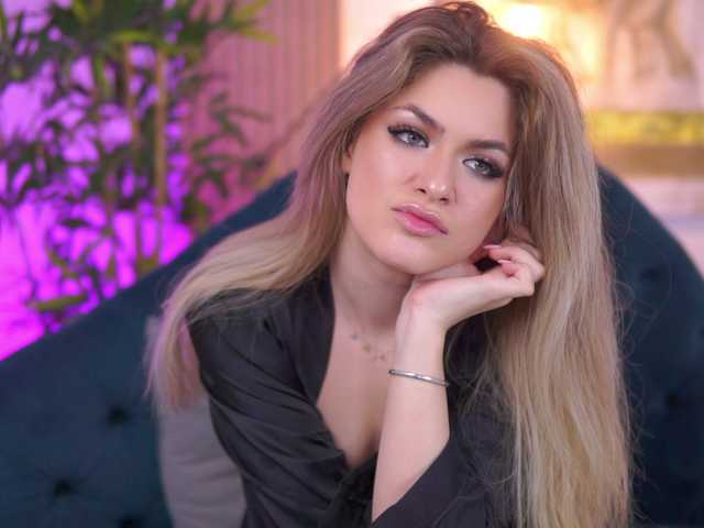 NayaQuinn's BongaCams show and profile