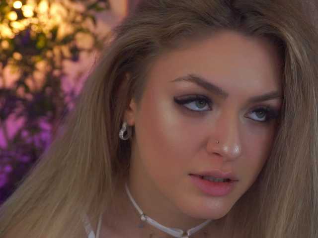 NayaQuinn's BongaCams show and profile