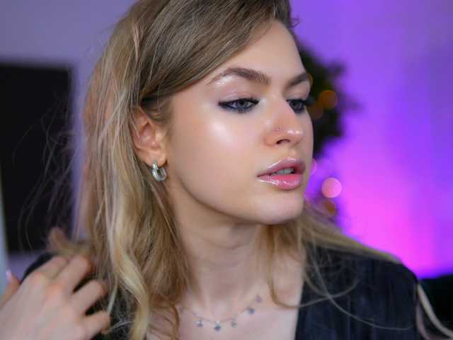 NayaQuinn's BongaCams show and profile