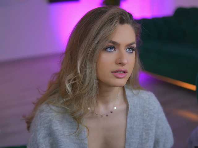 NayaQuinn's BongaCams show and profile