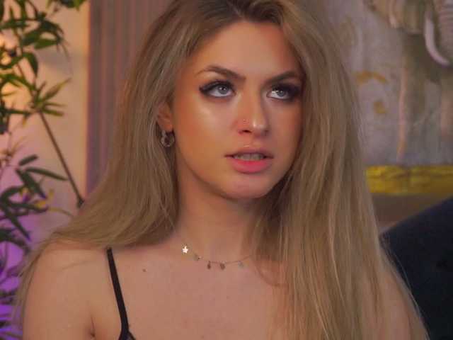 NayaQuinn's BongaCams show and profile