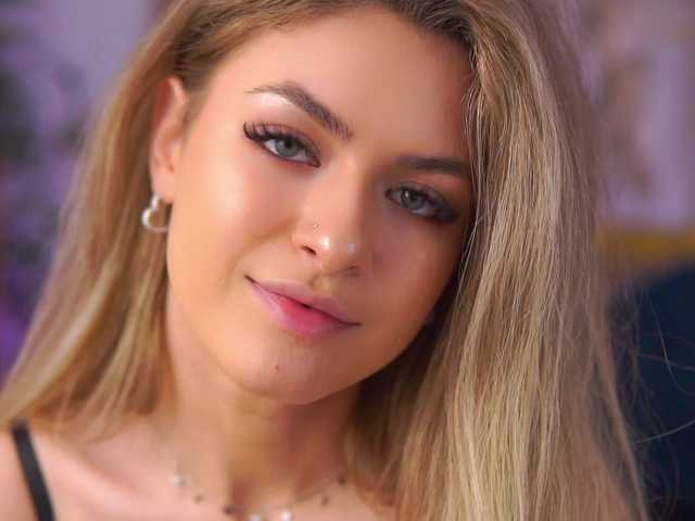 NayaQuinn's BongaCams show and profile