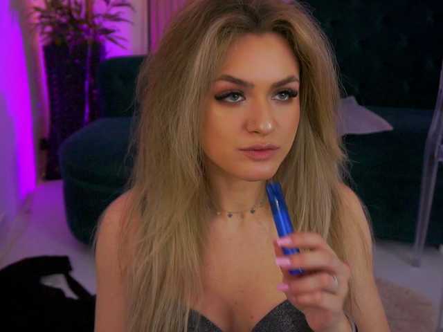 NayaQuinn's BongaCams show and profile