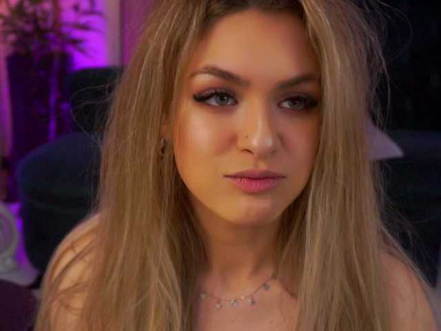 NayaQuinn's BongaCams show and profile