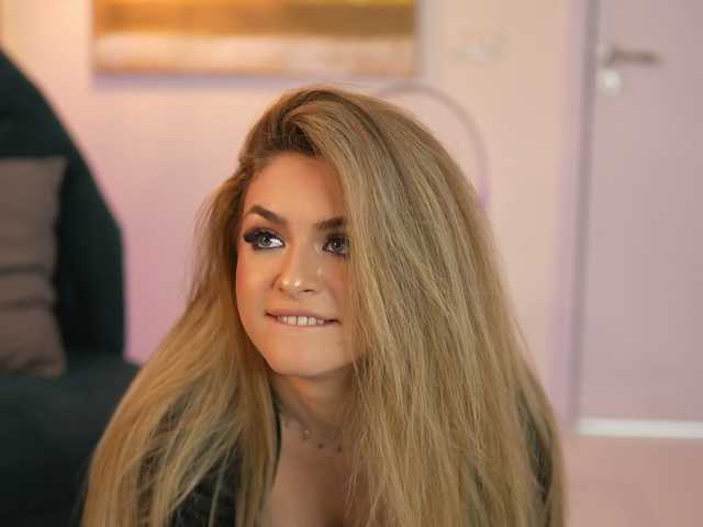 NayaQuinn's BongaCams show and profile