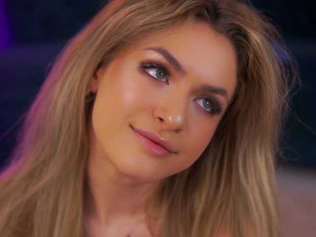 NayaQuinn's BongaCams show and profile