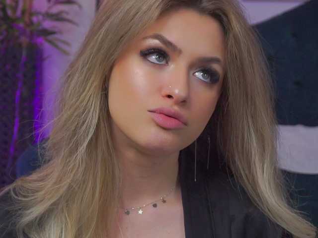 NayaQuinn's BongaCams show and profile