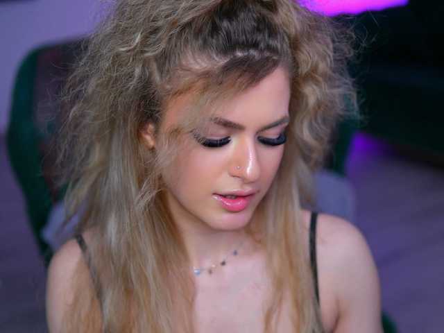 NayaQuinn's BongaCams show and profile