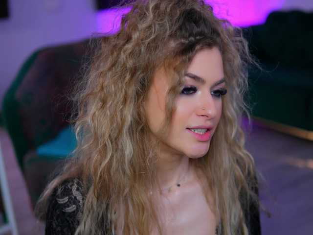 NayaQuinn's BongaCams show and profile